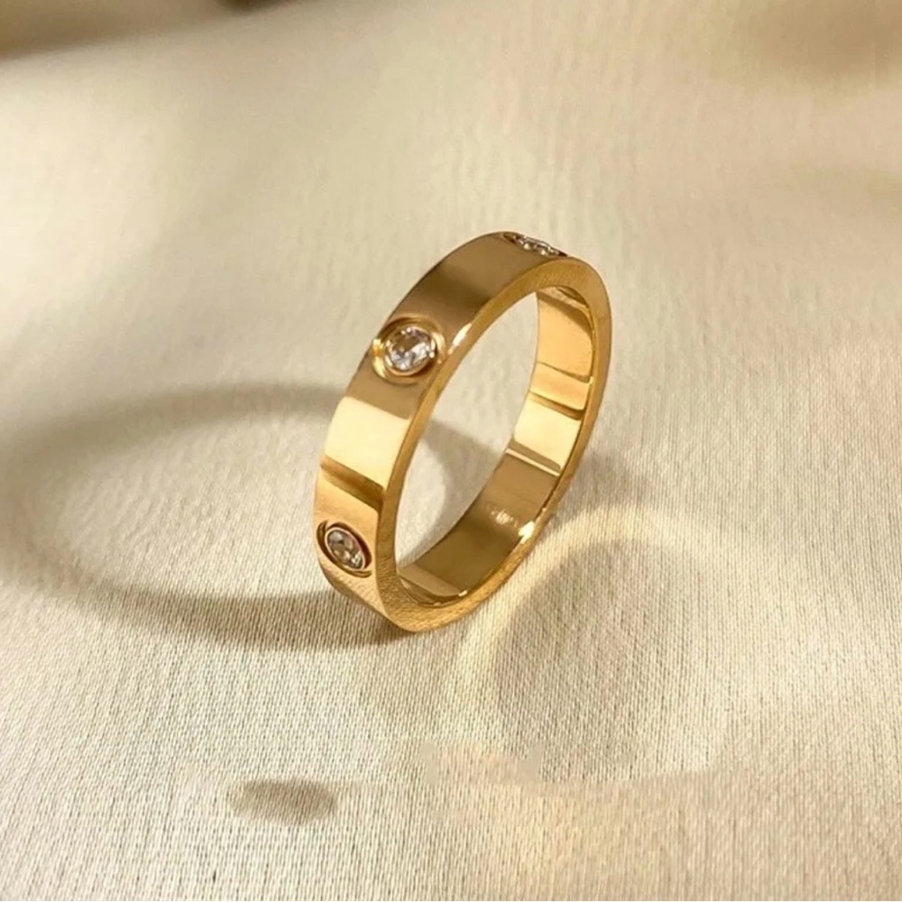 18K Gold Full Drill Diamond Love Screw Luxury Fashion Ring No Fade / No Tarnish